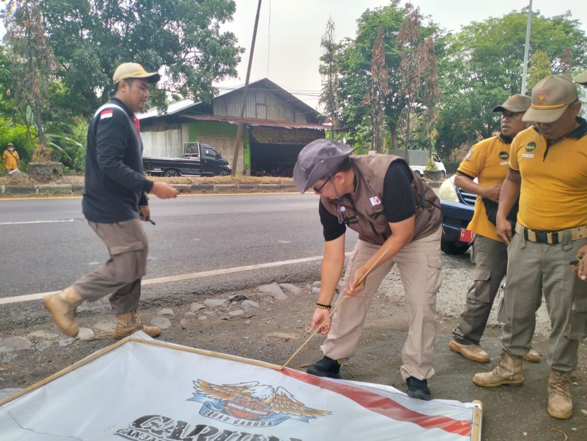 Satpol PP – Bawaslu Batang tertibkan APS/K Yang Melanggar