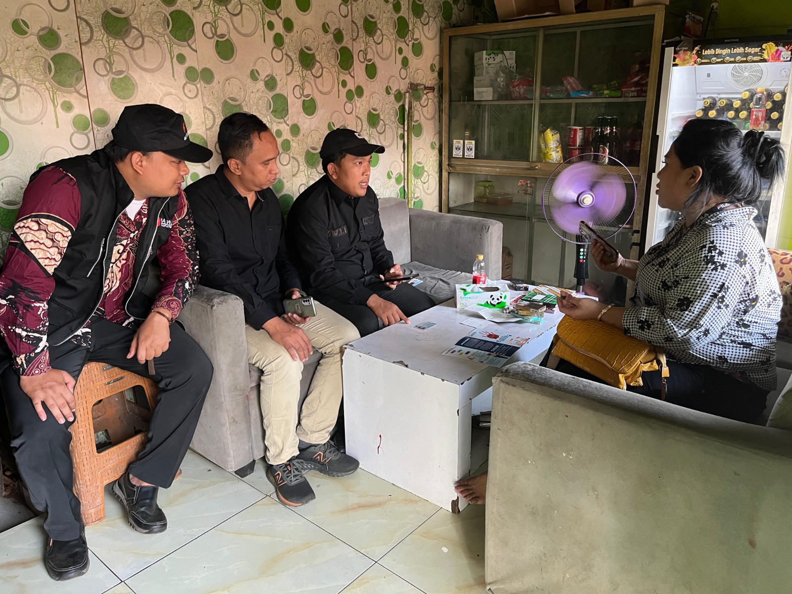 Sisir Warung Remang-Remang, Panwaslu Banyuputih Lakukan Patroli Kawal Hak Pilih