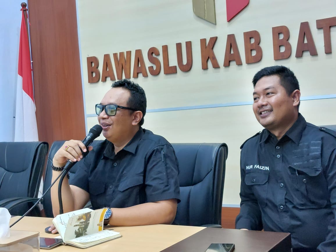 Bawaslu Batang: Tak Ada Tulisan “Calon” Spanduk Paslon Bupati Batang Tak Sesuai Aturan