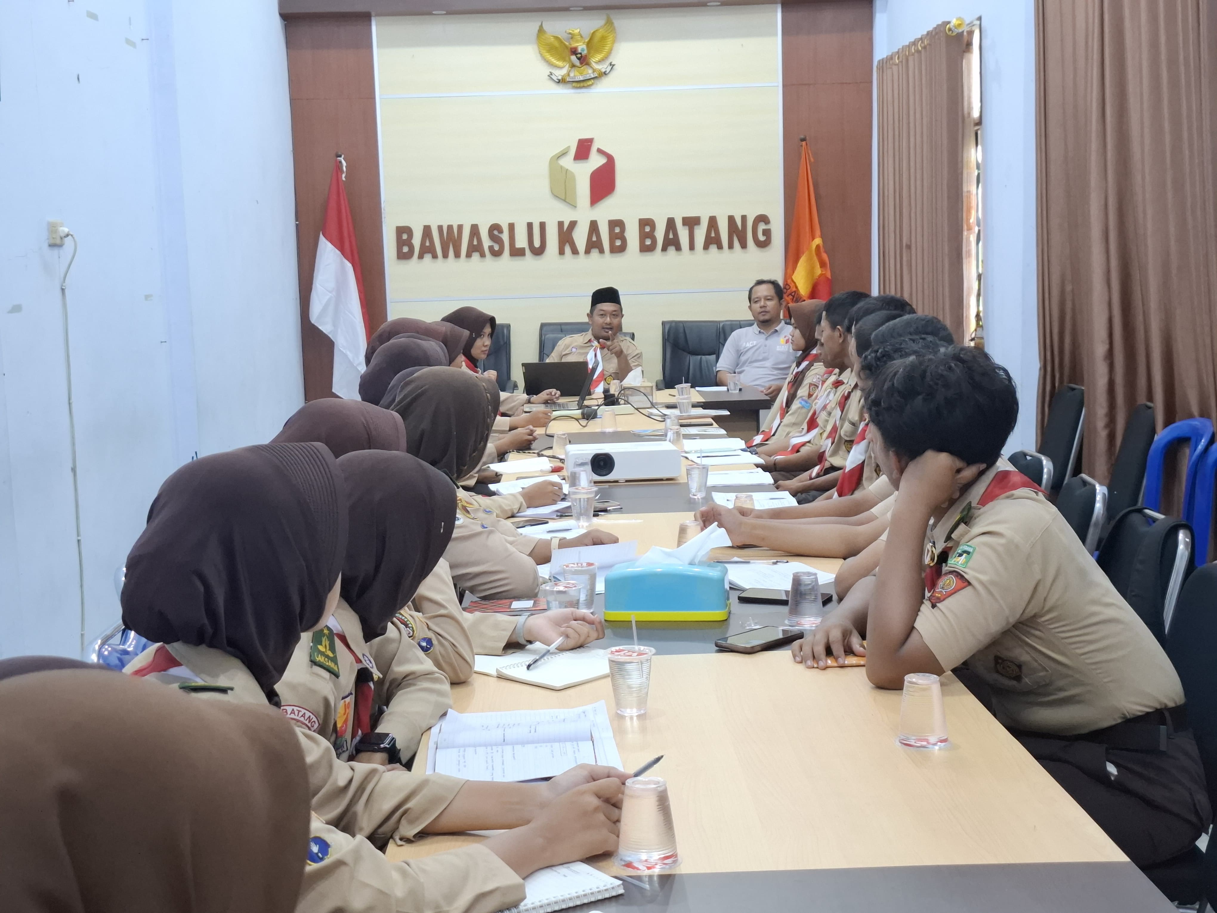 Latihan Rutin Saka Adhyata Pemilu, Bawaslu Batang Ajak Aktif Jaga Integritas Demokrasi