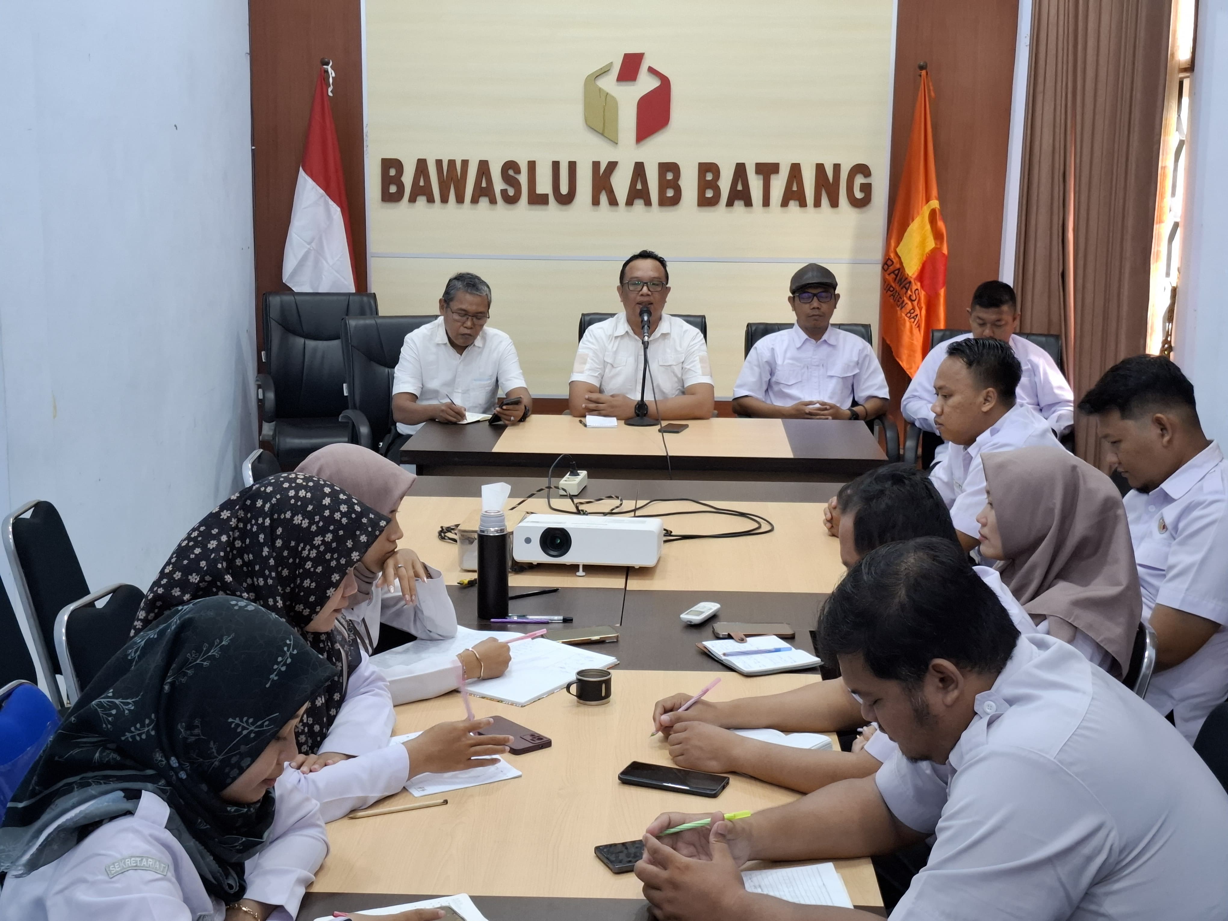 Bawaslu Batang Gelar Rapat Reguler: Perkuat Kinerja dan Koordinasi Program Kerja