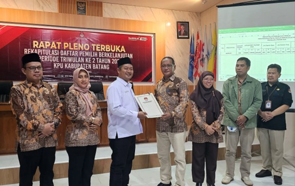 Bawaslu Batang Awasi Melakat Rapat Pleno Terbuka Rekapitulasi Daftar Pemilih Berkelanjutan Triwulan II