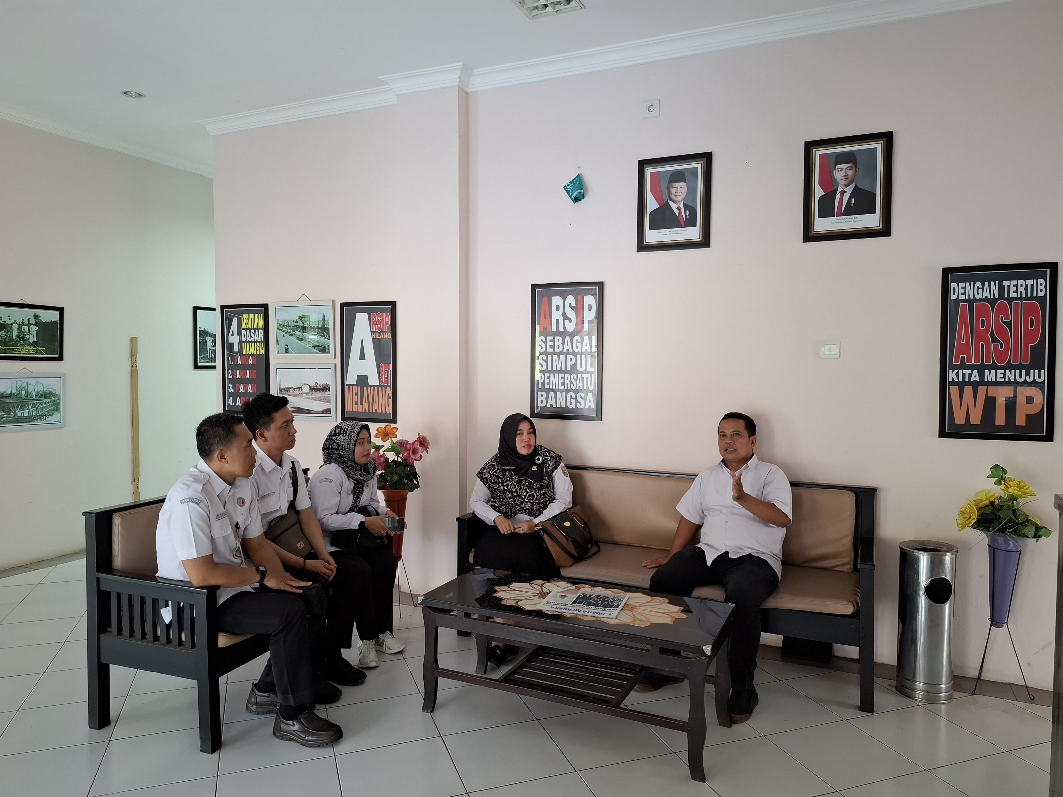 Perkuat Pengelolaan Arsip, Bawaslu Batang Koordinasi Dengan Disperpuska