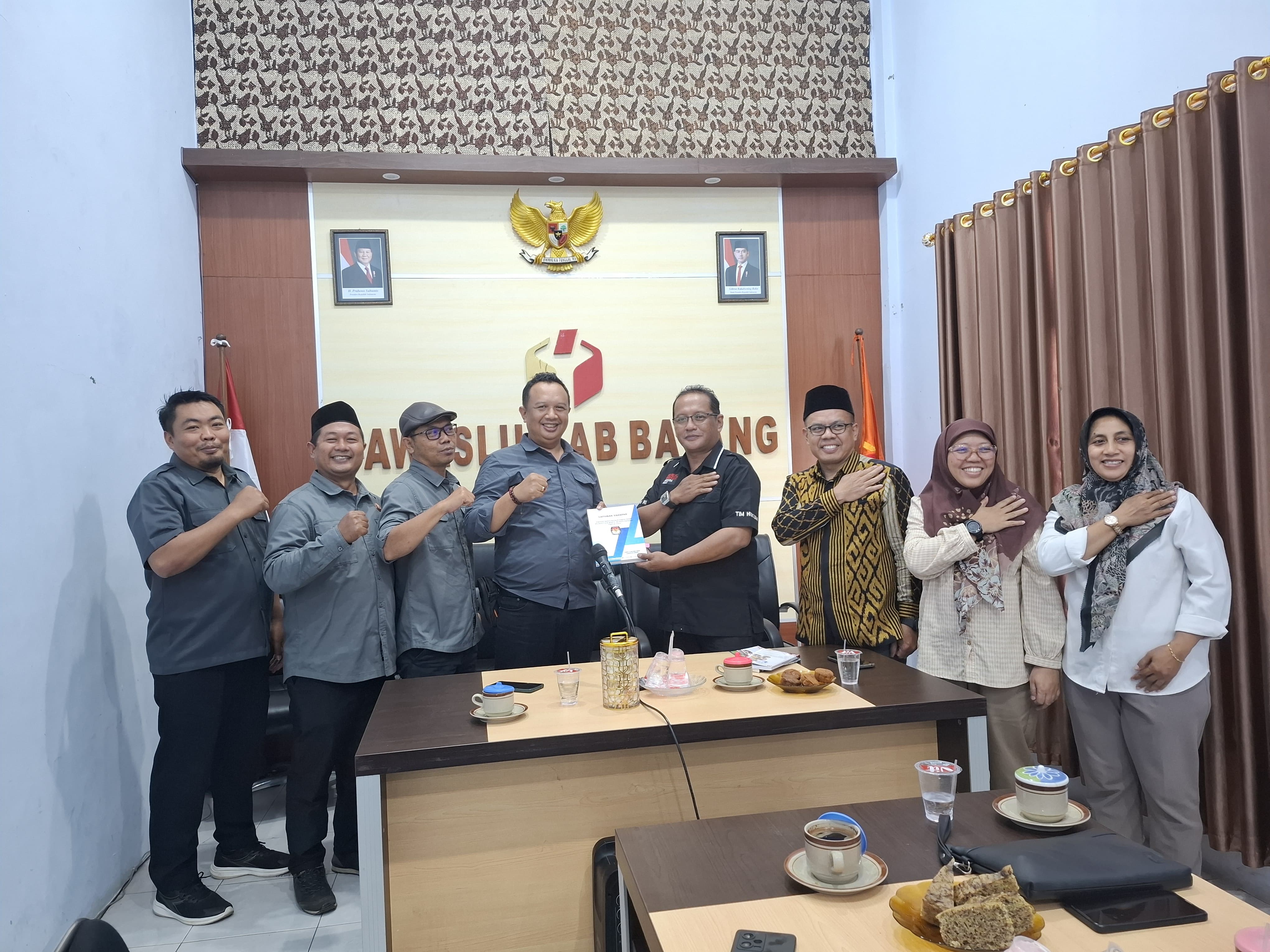 Bawaslu Menerima Audiensi KPU Kabupaten Batang Guna Penyerahan Laporan Penyelenggaraan Pilkada 2024