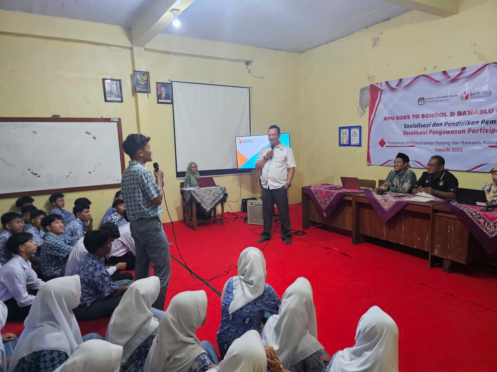 Perdana, Kolaborasi KPU dan Bawaslu Batang Turun Gunung Merangkul Pemilih Pemula