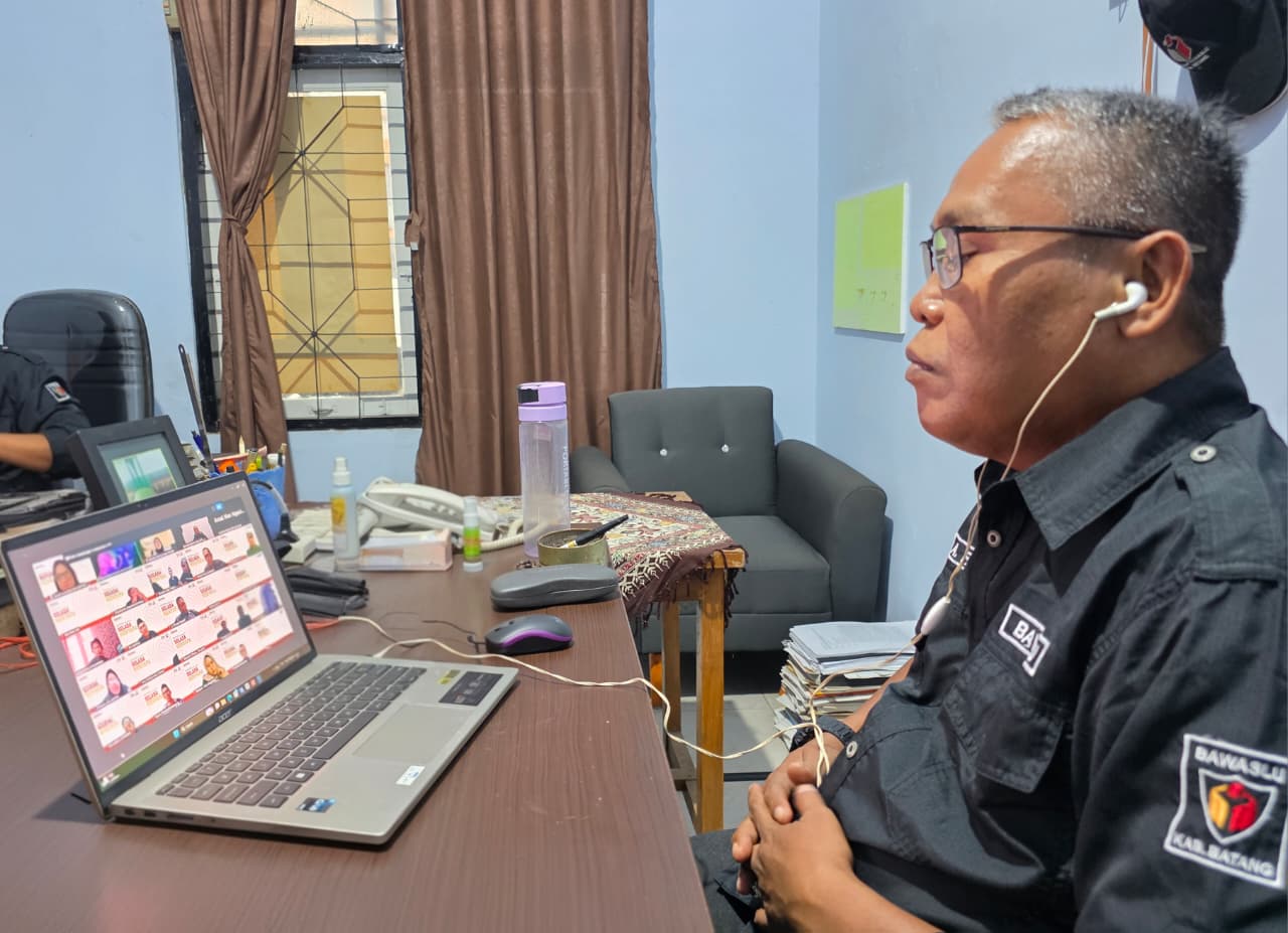Tingkatkan Kapasitas, Bawaslu Batang Ikuti Diskusi Hukum tentang Permasalahan Pemungutan Suara Pemilu