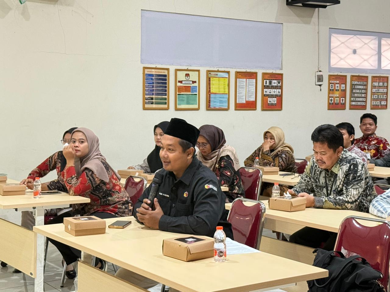 Bawaslu Batang hadiri Rapat Koordinasi Persiapan Coktas PDPB 2025 di KPU Batang