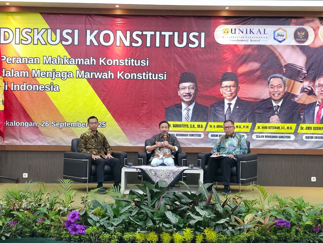 Turut Gabung Ajakan Jaga Marwah Konstitusi, Bawaslu Batang Hadiri Diskusi Peran Mahkamah Konstitusi