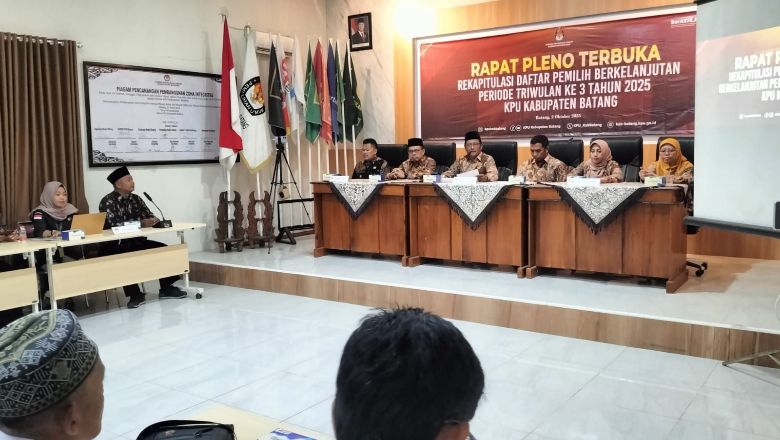Bawaslu Batang Awasi Rapat Pleno Terbuka Rekapitulasi PDPB Triwulan III Tahun 2025