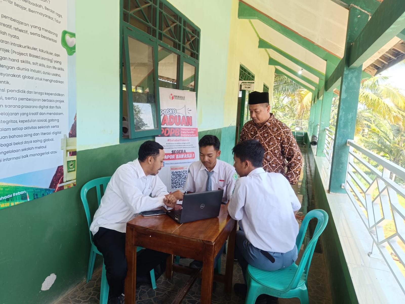 Bawaslu Kabupaten Batang Buka Posko Aduan PDPB di SMK Ma’arif NU Nusahada Reban