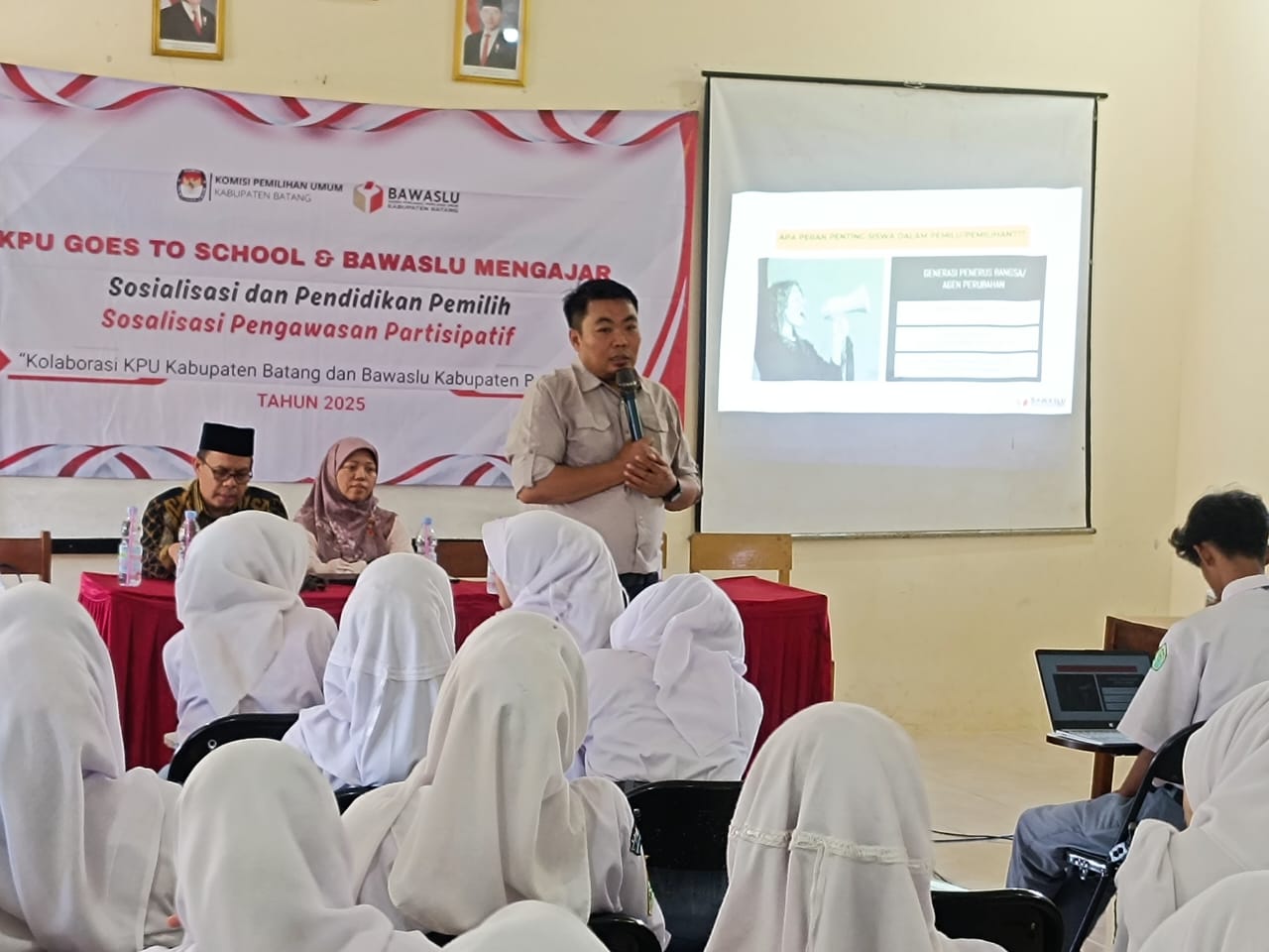 Bawaslu Batang Edukasi Siswa SMK Ma’arif NU Nusahada Reban tentang Demokrasi dan Pengawasan Partisipatif