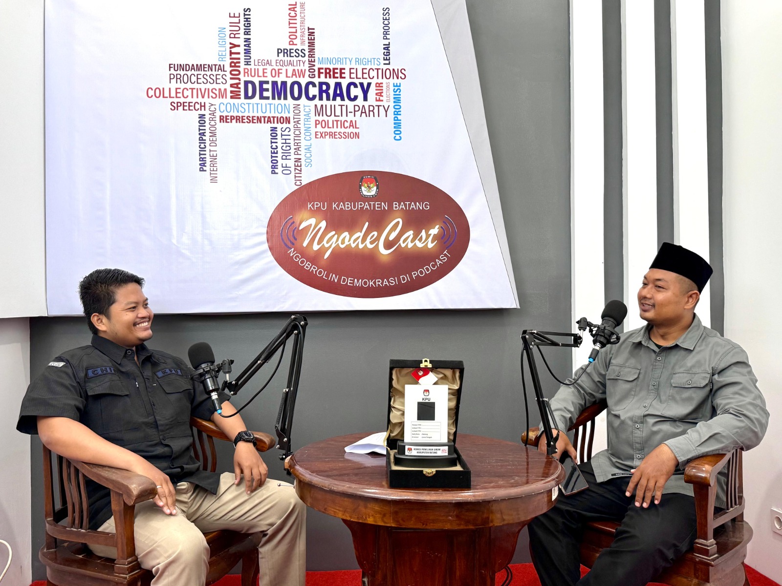 Bawaslu Batang Ajak Masyarakat Kawal Akurasi Data Pemilih Lewat Podcast “Ngode Cast” 