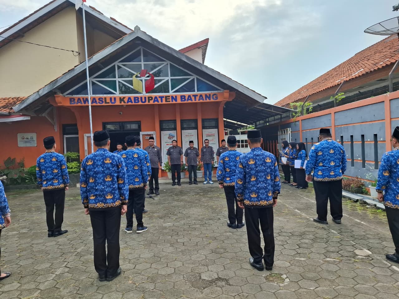 Mahbrur Pesankan Hal Penting Untuk Anggota Korpri di Sekreatriat Bawaslu Batang