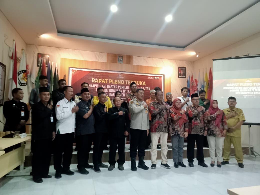Bawaslu Batang Awasi Melekat Rapat Pleno Terbuka Rekapitulasi PDPB Triwulan IV Tahun 2025