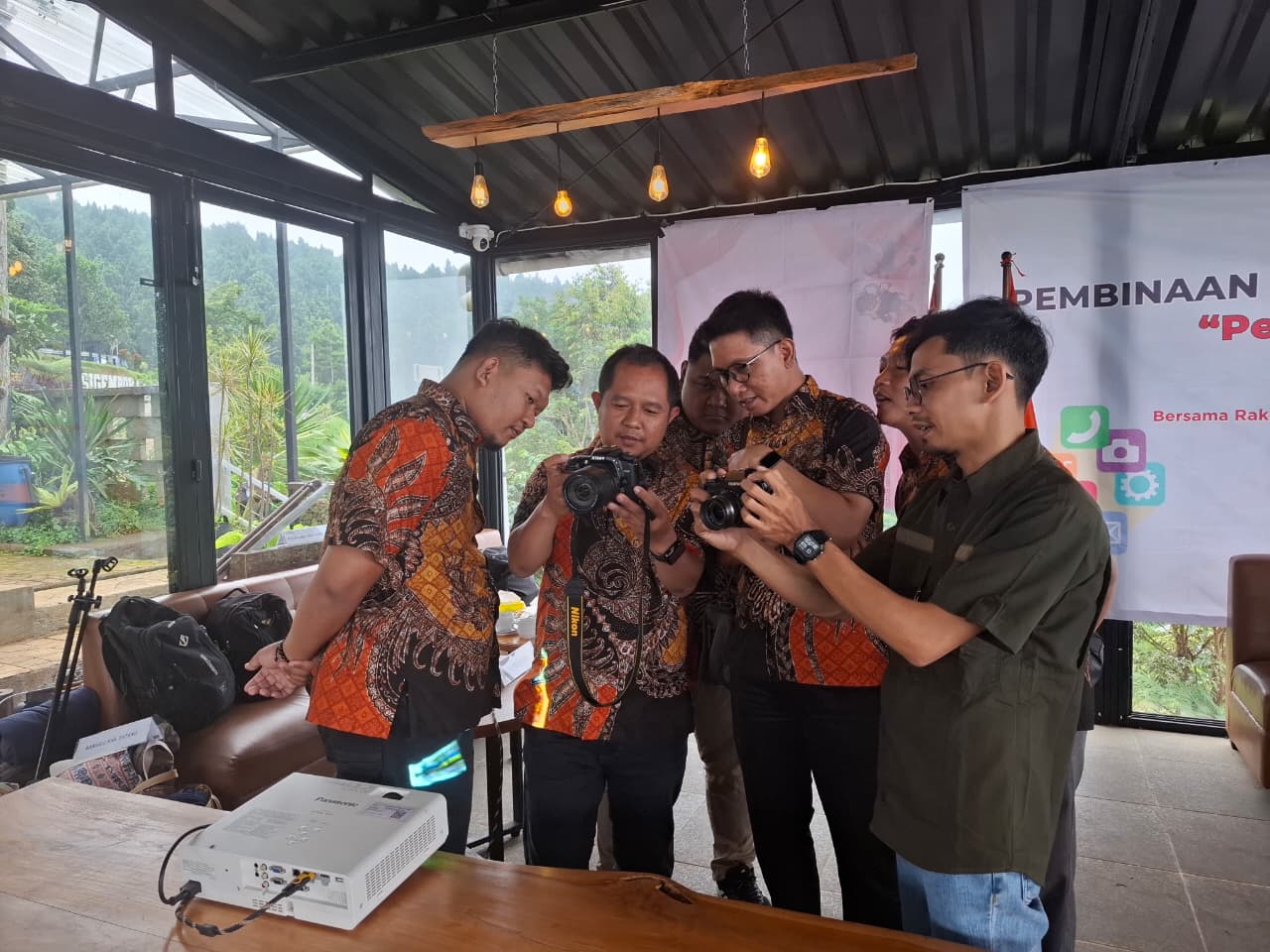 Bawaslu Batang Tingkatkan Kapasitas Kehumasan Dengan Pelatihan Menulis dan Fotografi