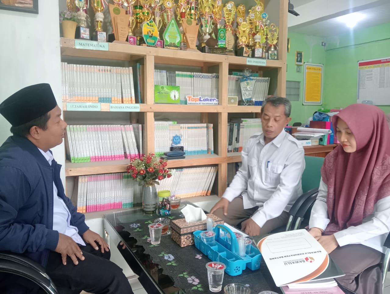 Perkuat Pengawasan Partisipatif, Bawaslu Batang Sambangi SMK NU Tulis Terkait Program "Bawaslu Mengajar" 