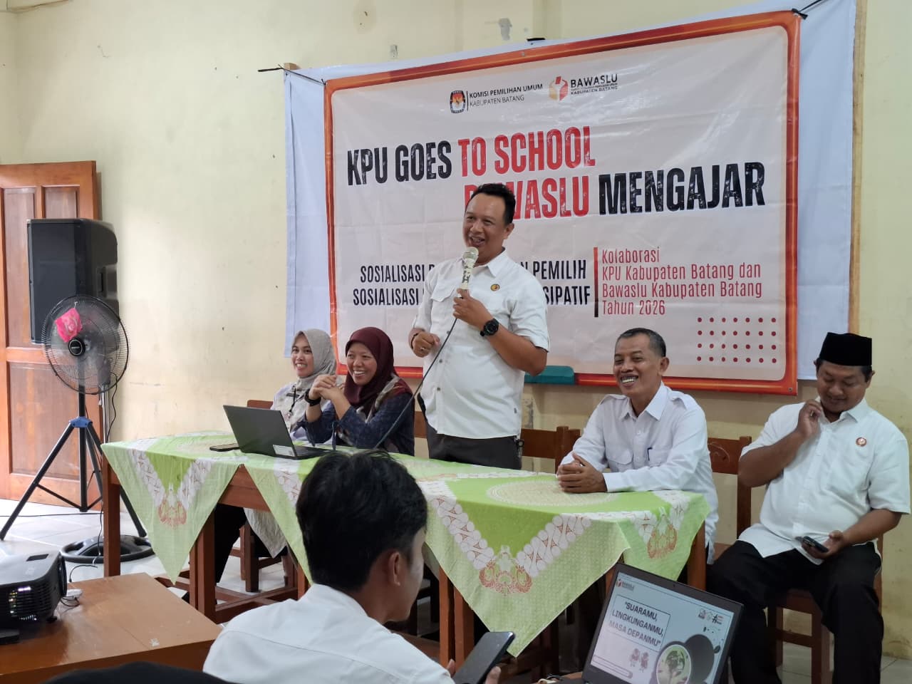 Bawaslu Mengajar kolaborasi KPU Goes to School, Bekali Pemilih Pemula di SMK NU Tulis
