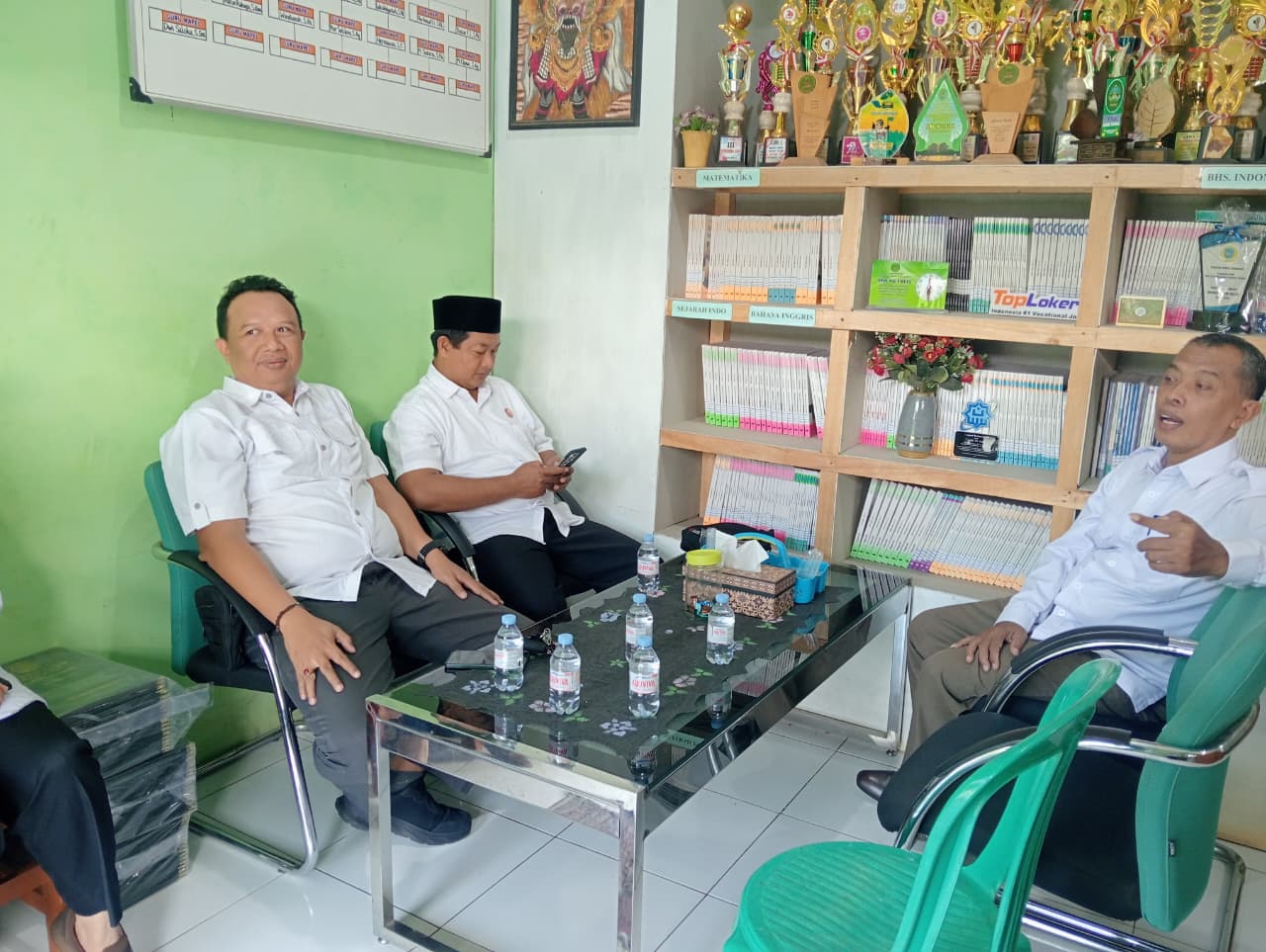 Bawaslu Batang Laksanakan Konsolidasi Demokrasi Bersama Pihak SMK NU Tulis
