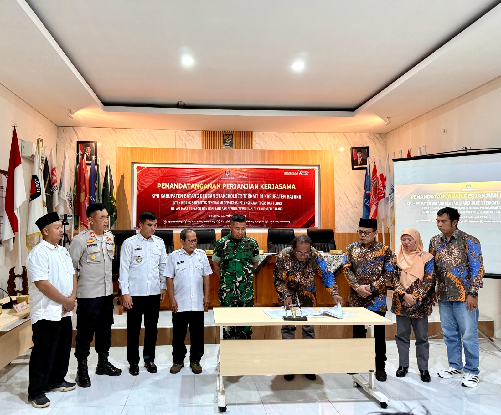 Saksikan MoU KPU dengan Stakeholder, Bawaslu Batang Tekankan Pentingnya kolaborasi dalam Pemutakhiran Data Pemilih