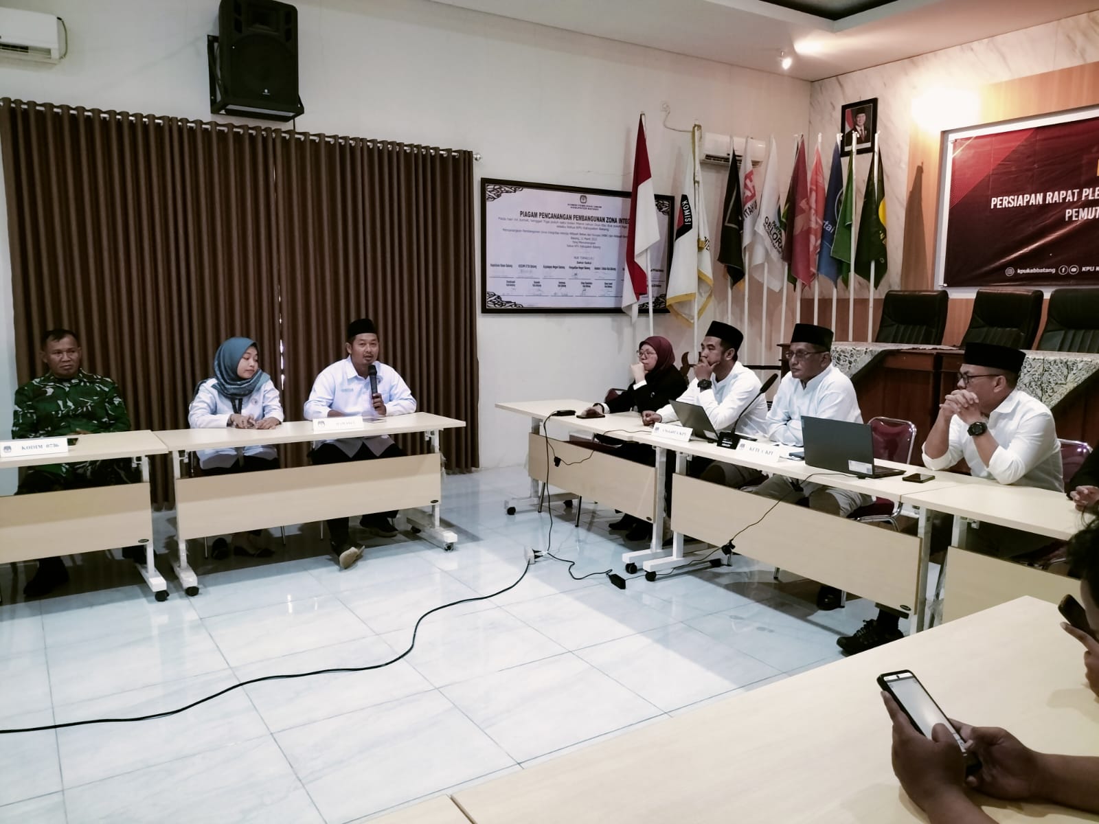 Bawaslu Batang Hadiri Koordinasi Persiapan Pleno PDPB Triwulan I Tahun 2026 di KPU Batang