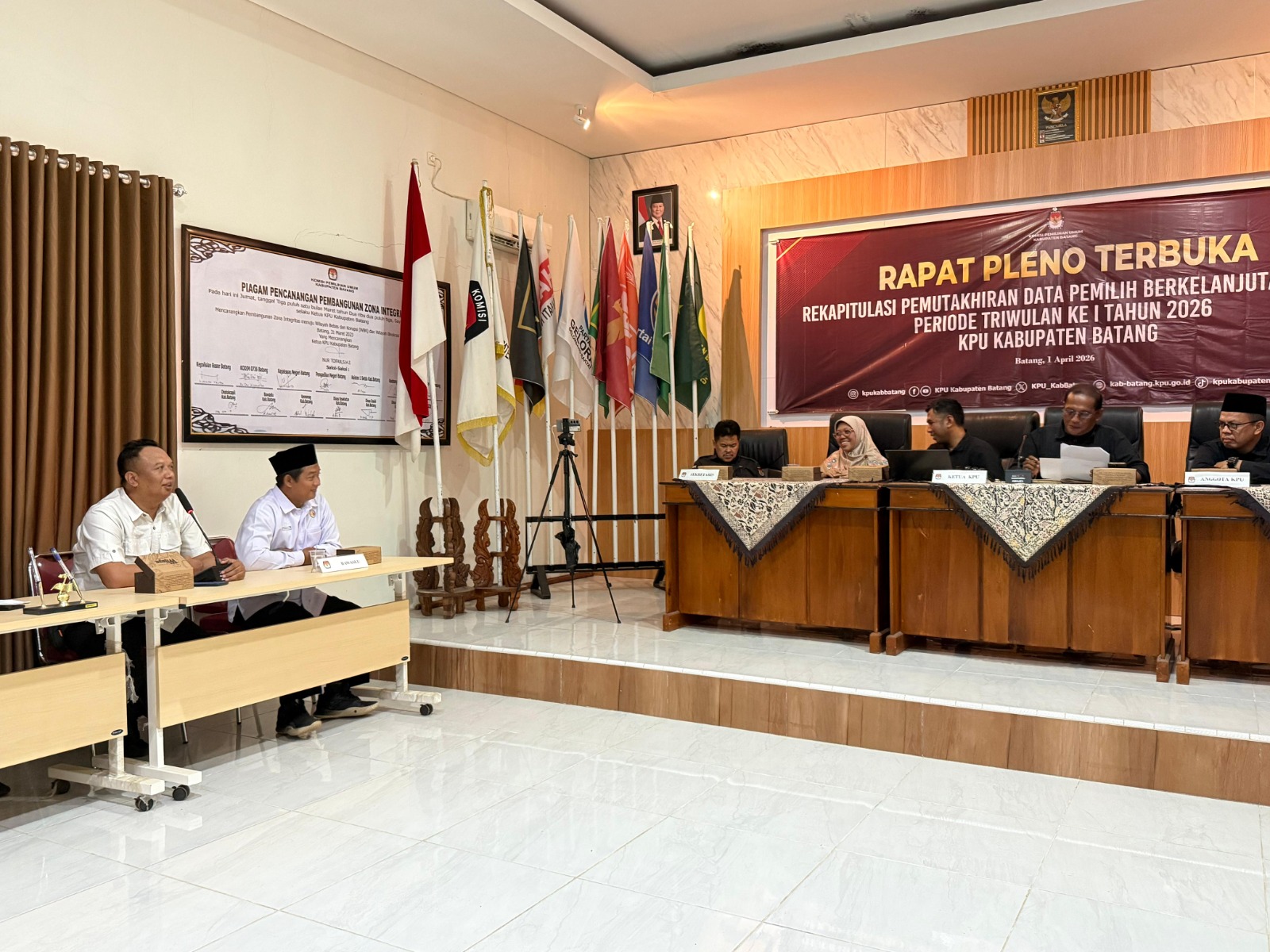 Awasi Pleno PDPB Triwulan I 2026, Ketua Bawaslu Batang Apresiasi Kinerja KPU dan Soroti Pelaksanaan Coktas