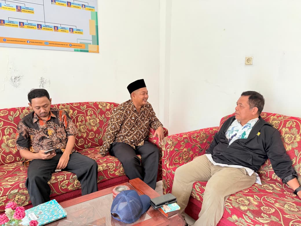 Bawaslu Batang Laksanakan Konsolidasi Demokrasi dengan Pemerintah Desa Anti Politik Uang (APU) Kemiri Barat