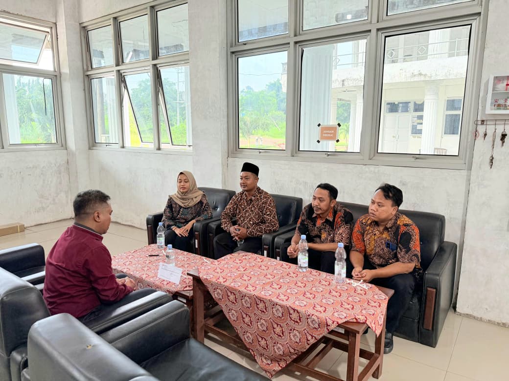 Bawaslu Batang Perkuat Program Pengawasan Partisipatif melalui Audiensi dengan Universitas Selamat Sri
