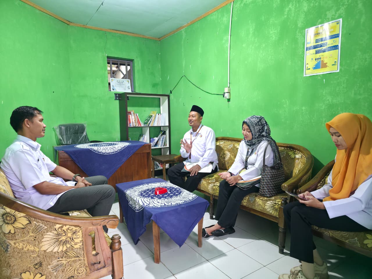 Bawaslu Kabupaten Batang Laksanakan Konsolidasi Demokrasi Tingkat Desa sebagai Persiapan Pemilu 2029 Batang — Bawaslu Kabupaten Batang melaksanakan konsolidasi demokrasi di tingkat desa melalui program “Tilik Desa” yang diselenggarakan di Desa Bismo, Kecamatan Bandar. Program ini menjadi bagian dari strategi jangka panjang Bawaslu dalam mempersiapkan masyarakat menghadapi agenda demokrasi ke depan, khususnya Pemilihan Umum Tahun 2029. Melalui pendekatan dialogis dan partisipatif, Bawaslu berupaya membangun 
