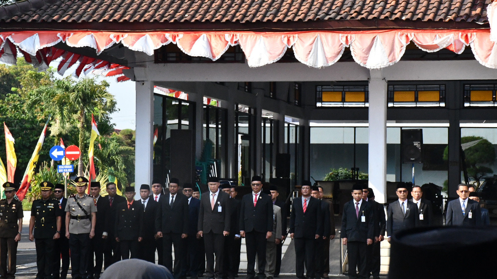 Sinergi Demokrasi: Bawaslu Batang Hadiri Upacara Hari Otonomi Daerah ke-30