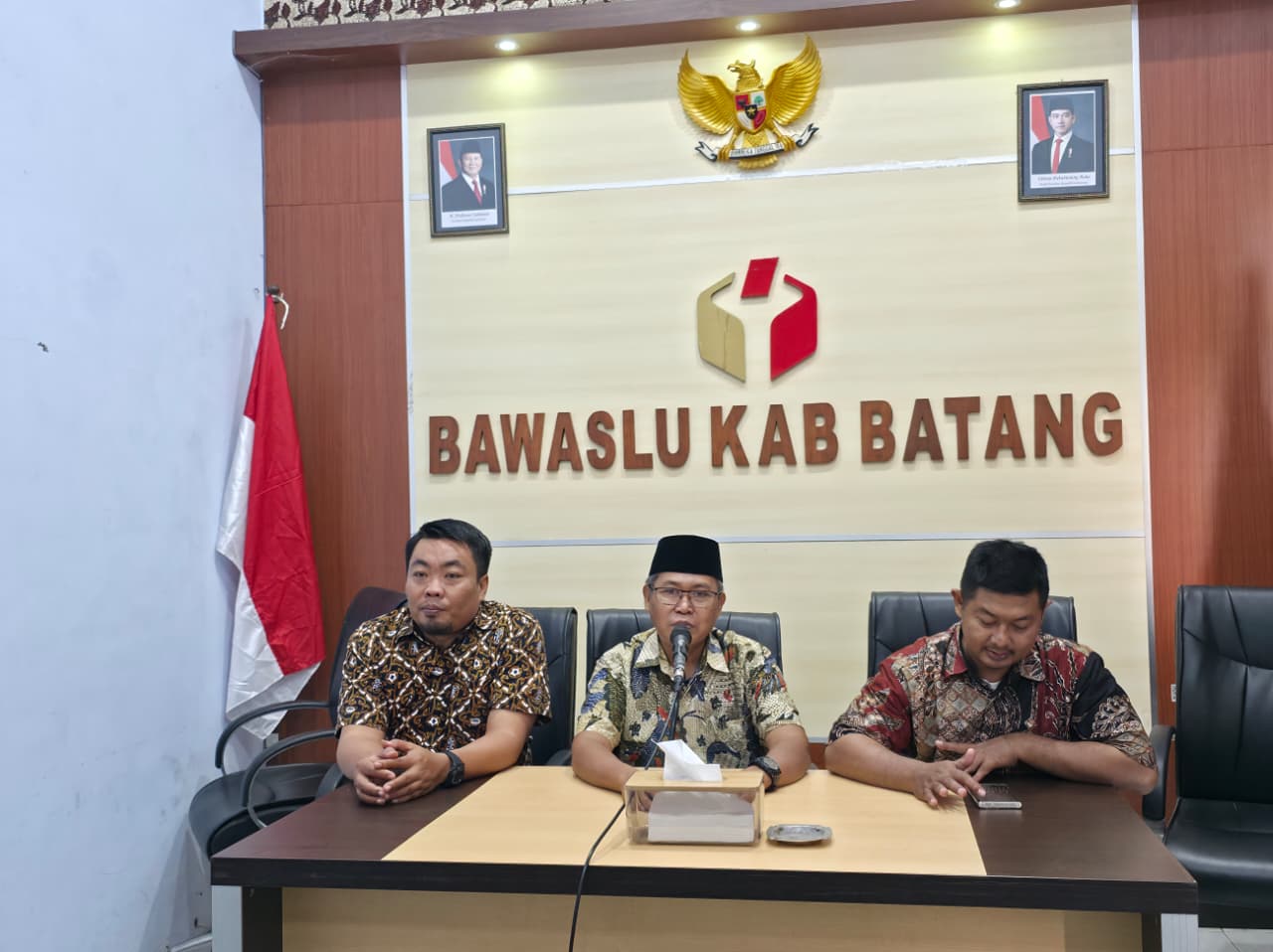 Bawaslu Batang Ikuti Rapat Evaluasi Konsolidasi Demokrasi se-Jawa Tengah 