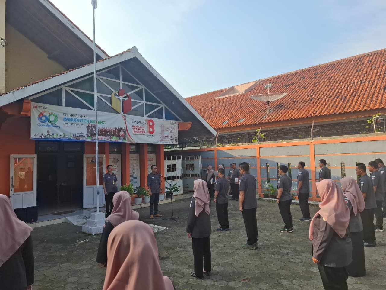 Bawaslu Batang Tegaskan Pentingnya SDM Berintegritas dalam Peringatan Hardiknas 2026