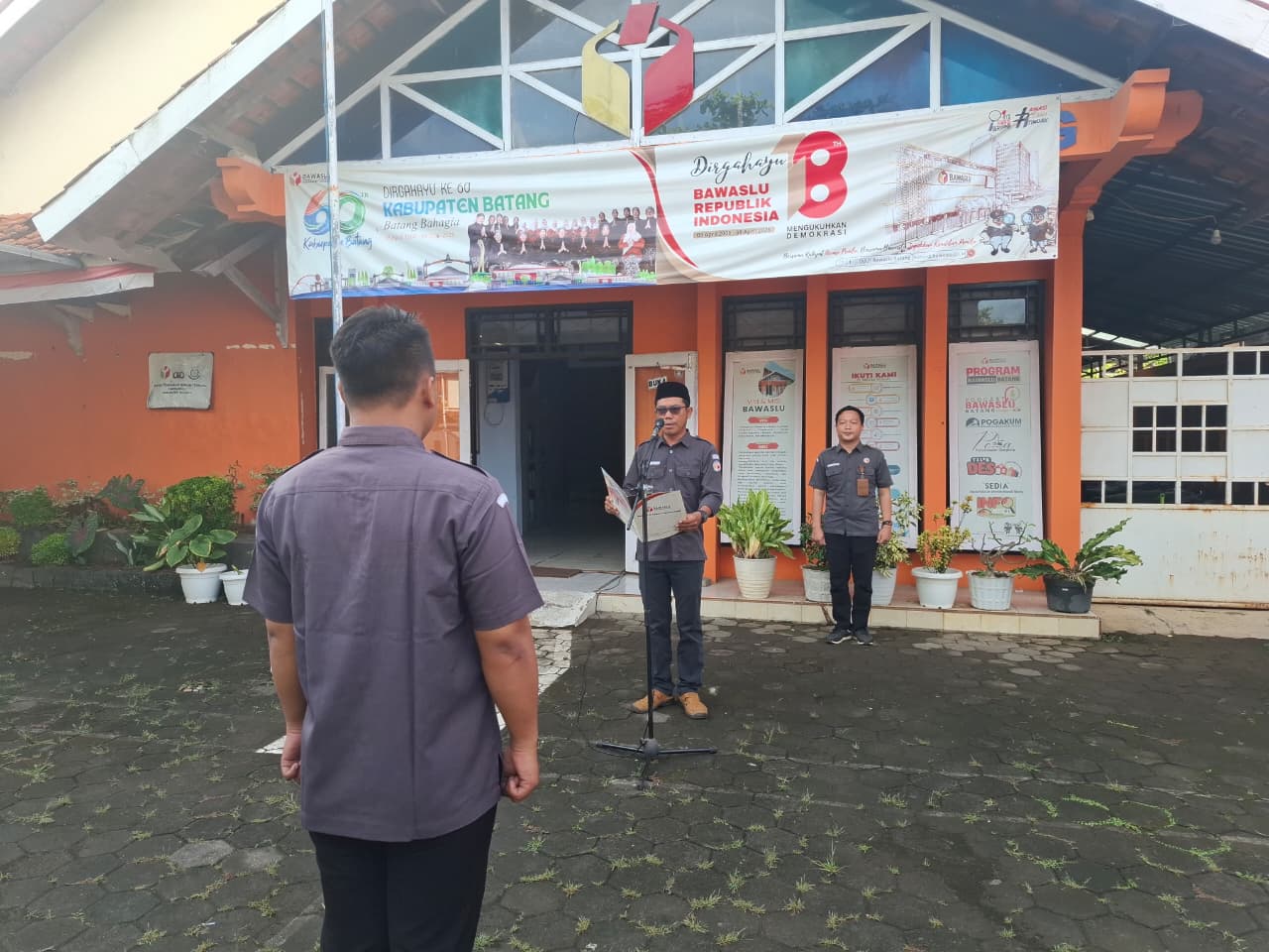 Koordinator Divisi SDMO Bawaslu Batang Ajak Jajaran Bangkit Perkuat Integritas dan Solidaritas