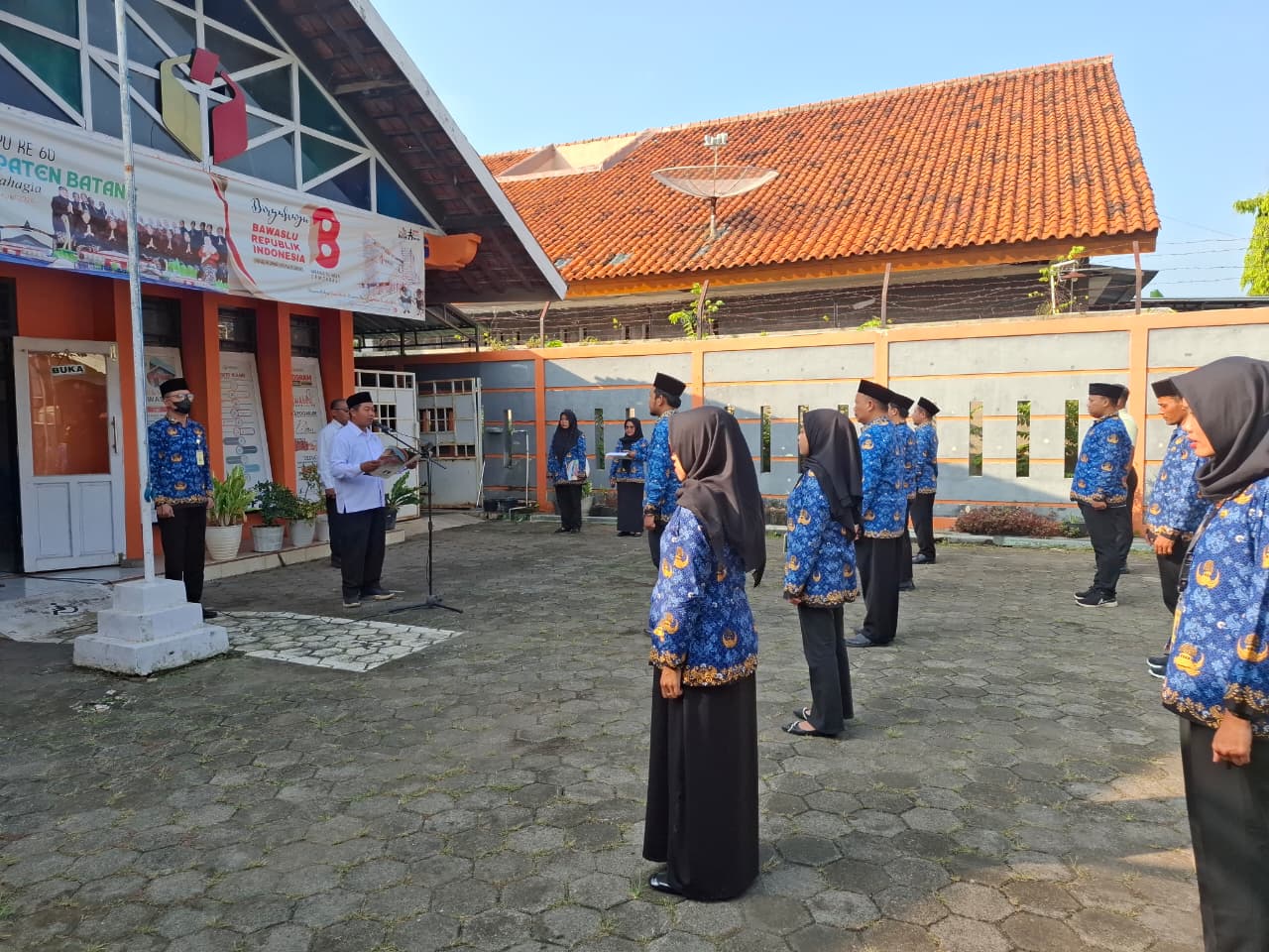 Bawaslu Batang Perkuat Semangat Nasionalisme melalui Upacara Harkitnas ke-118 