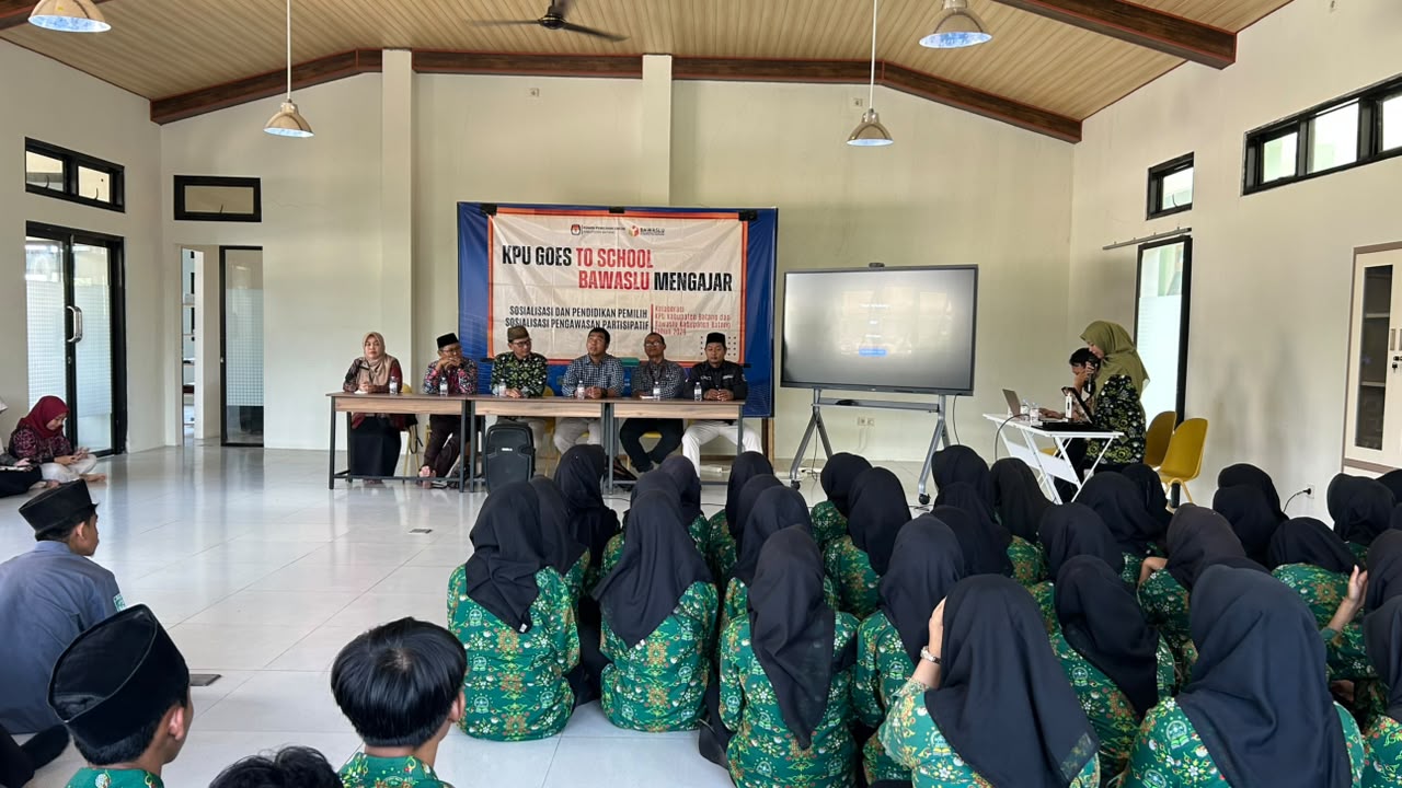 Bawaslu Kabupaten Batang Kenalkan Peran Pengawasan Pasca Pemilu kepada Pelajar melalui Bawaslu Mengajar