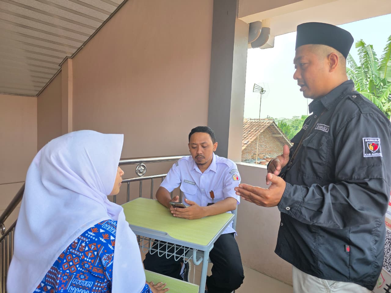 Bawaslu Kabupaten Batang Sosialisasikan Posko Aduan Masyarakat PDPB kepada Pelajar SMK PGRI Batang