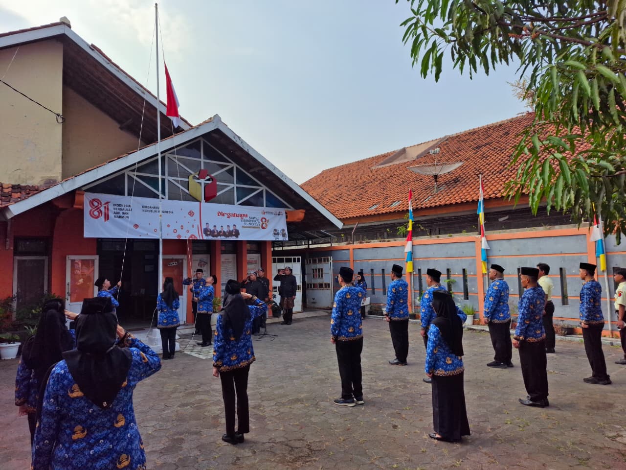 Semangat Kemerdekaan, Bawaslu Batang Gelar Upacara HUT ke-81 RI