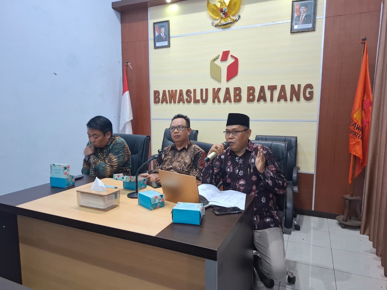 Bawaslu Batang Perdalam Asas dan Dasar Hukum Penyelesaian Sengketa Proses Pemilu