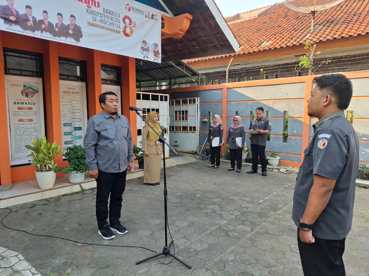 Bawaslu Batang Laksanakan Apel Pagi, Luthfi Dwi Yoga: Awali Bekerja dengan Bismillah