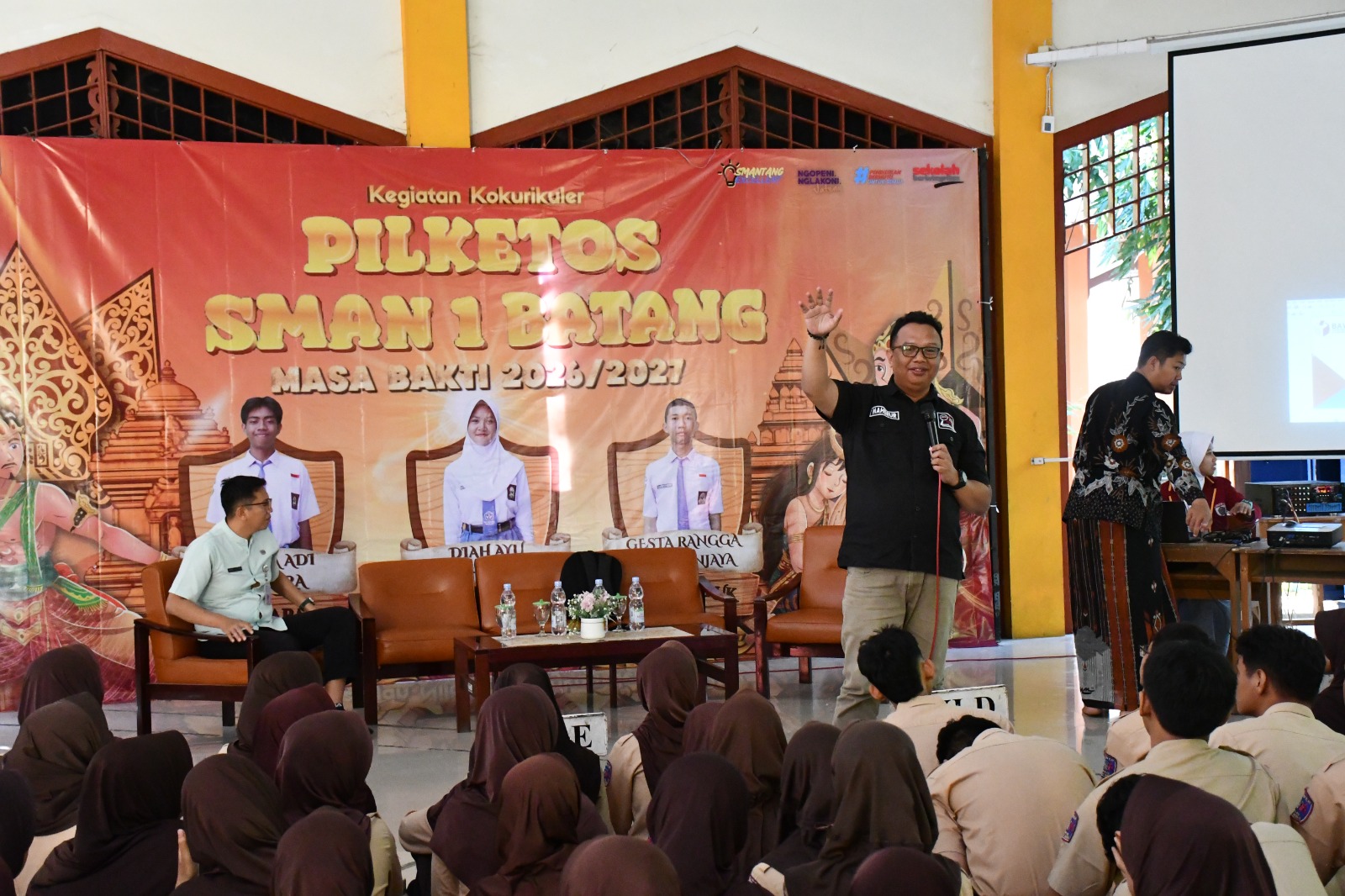 Ketua Bawaslu Batang Jadi Narasumber Pemilihan Ketua OSIS SMAN 1 Batang
