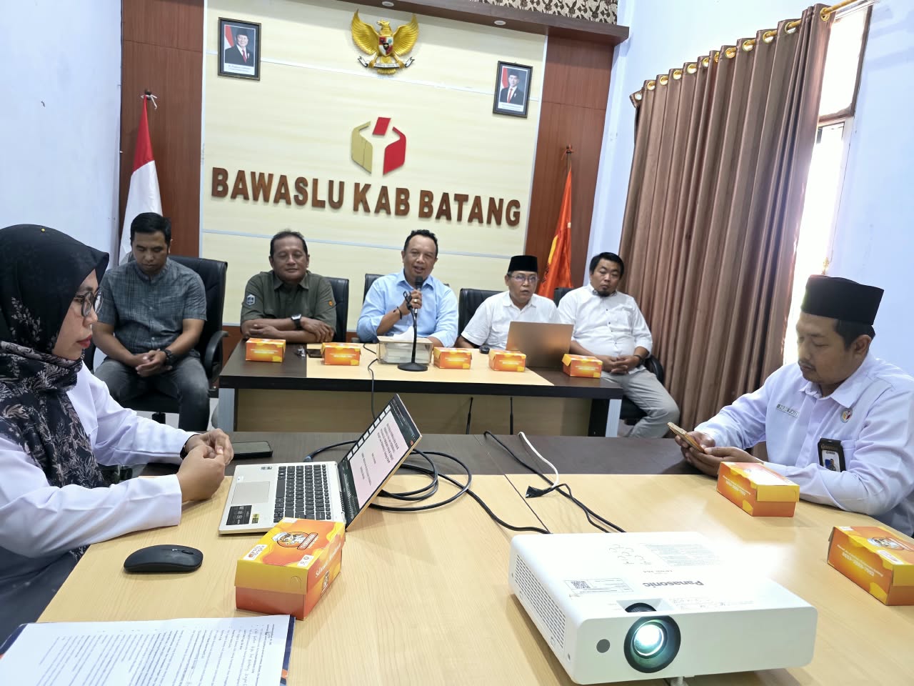Selaraskan Regulasi Mutakhir, Bawaslu dan KPU Kabupaten Batang Mantapkan Akurasi Data Pemilih Berkelanjutan
