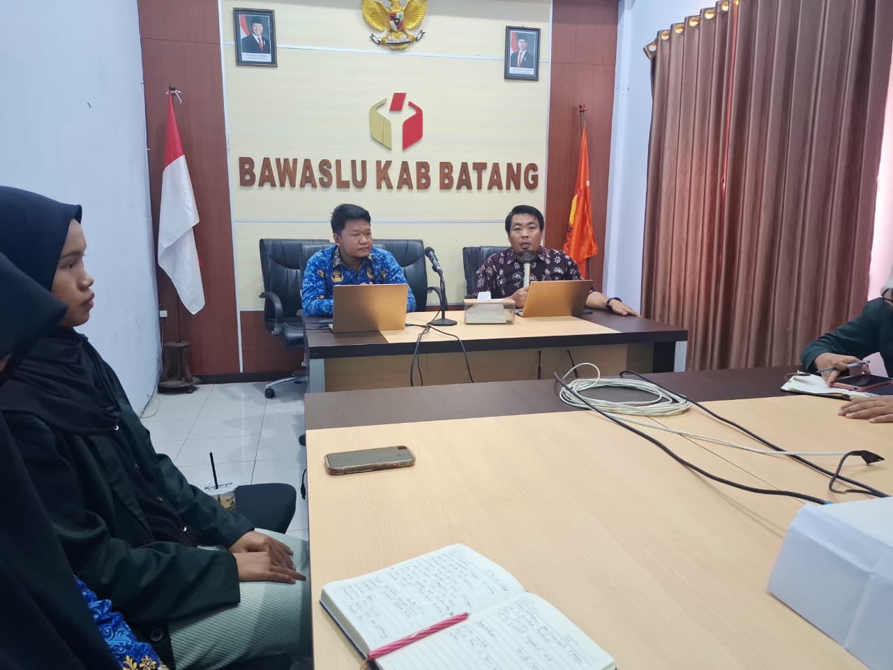 Bawaslu Batang Gelar Diskusi POGAKUM, Bahas Pengisian Form dan Penomoran Laporan