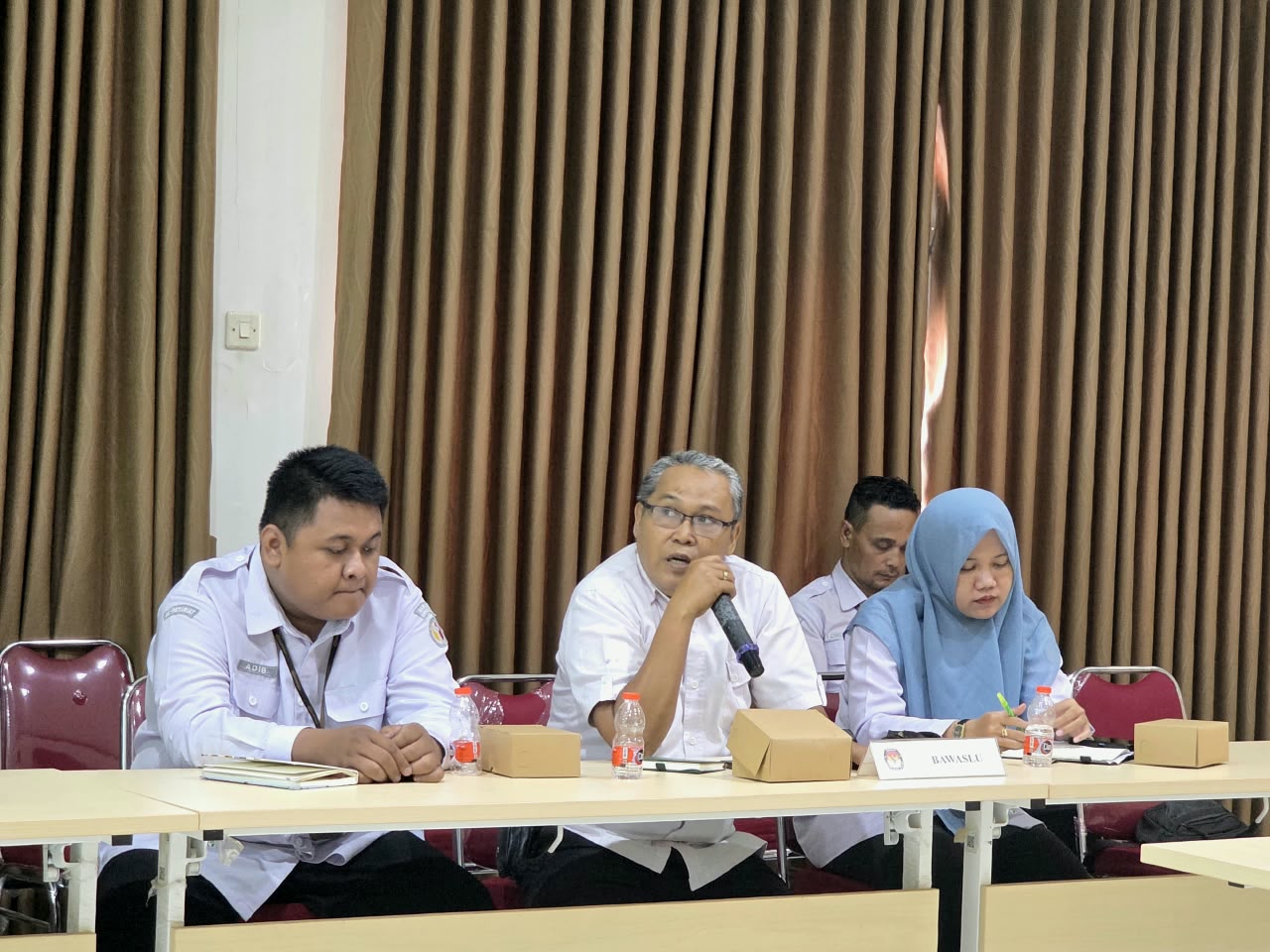 Perkuat Sinergi Antar-Lembaga, Bawaslu Batang Beri Masukan dalam Forum Konsultasi Publik Standar Pelayanan KPU
