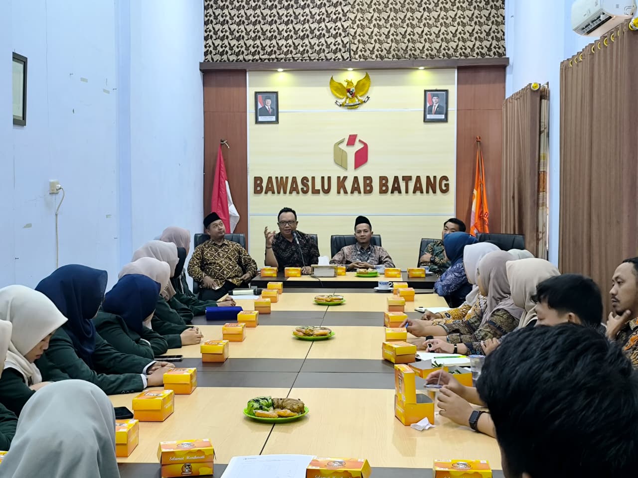 Bawaslu Batang serahkan kembali mahasiswa PPL