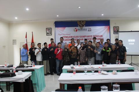 foto bersama dengan peserta rakor