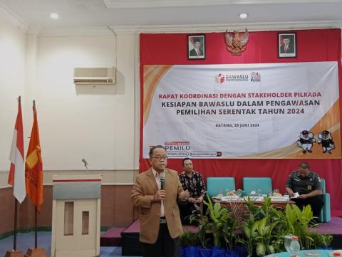 Nur Hidayat Sardini narasumber : Akademi UNDIP Semarang yang juga merupakan Ketua Bawaslu Republik Indonesia Periode Pertama