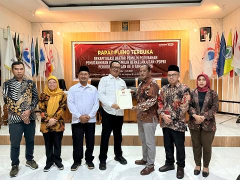 Bawaslu Batang Awasi Pleno Rekapitulasi Pemutakhiran Data Pemilih Berkelanjutan Triwulan II Tahun 2026