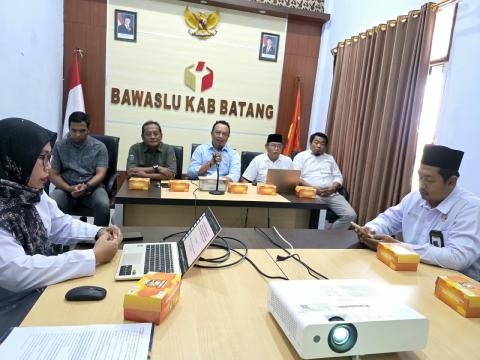 Selaraskan Regulasi Mutakhir, Bawaslu dan KPU Kabupaten Batang Mantapkan Akurasi Data Pemilih Berkelanjutan