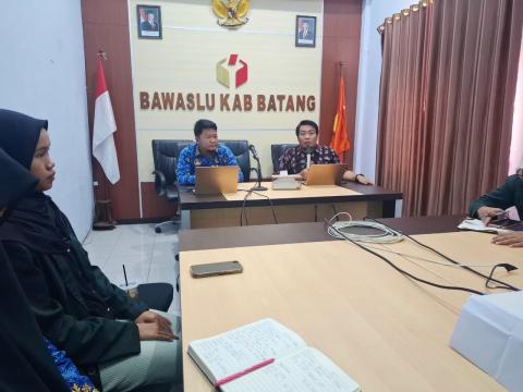 Bawaslu Batang Gelar Diskusi POGAKUM, Bahas Pengisian Form dan Penomoran Laporan