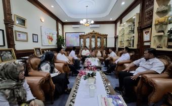 Perkuat Sinergi Pengawasan Pemilu, Bawaslu Batang Audiensi Dengan Bupati Batang