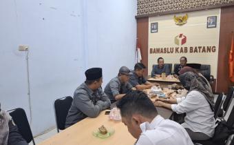 Bawaslu Kabupaten Batang dan KPU Jalin Kerjasama Sosialisasi kepemiluan lewat Program Podcast dan Sosialisasi ke Pelajar